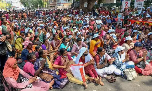 ഒടുവിൽ ആശമാരുടെ പ്രശ്‌നങ്ങൾ പഠിക്കാൻ സർക്കാർ; ആദ്യയോഗം 30ന്‌, അഞ്ച്‌ സംഘടനകളെ ക്ഷണിച്ചു