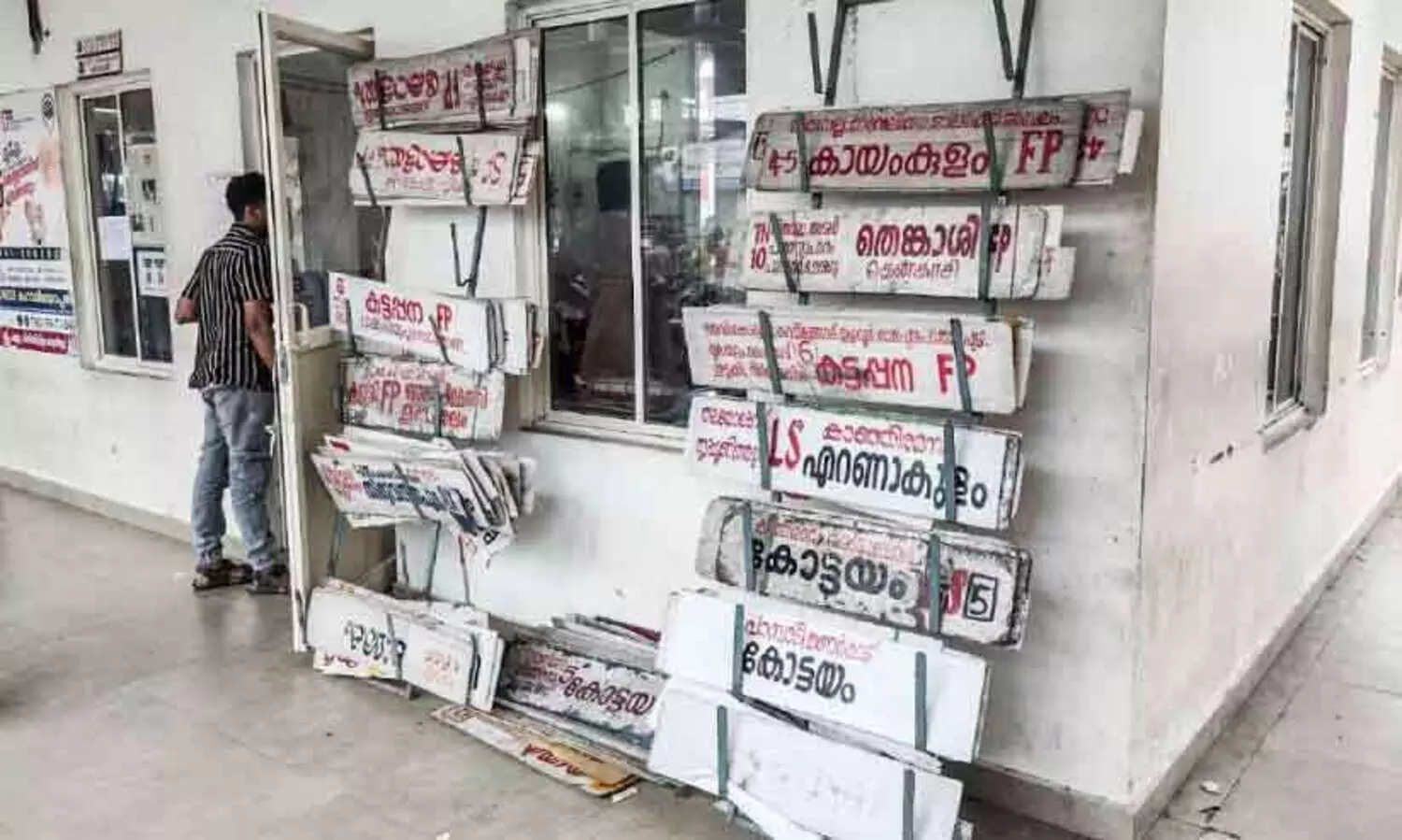 കെ.​എ​സ്.​ആ​ർ.​ടി.​സി ഡി​പ്പോയിൽ അ​ന്വേ​ഷ​ണ​ക്കൗ​ണ്ട​ർ നി​ർ​ത്ത​ലാ​ക്കി; ബ​സു​ക​ളു​​ടെ വി​വ​ര​ങ്ങ​ൾ വി​ളി​ച്ചു​പ​റ​യ​ലും ഇ​നി​യു​ണ്ടാ​വി​ല്ല