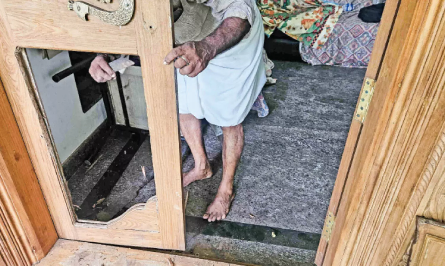 അടച്ചിട്ട വീട് കുത്തിത്തുറന്ന് മോഷണം