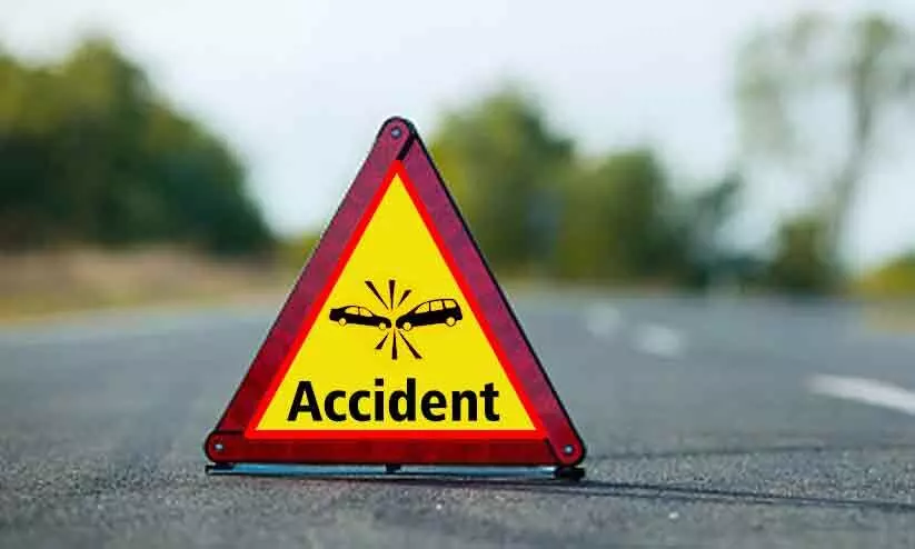 ലോറിയിടിച്ച് ബൈക്ക് യാത്രികൻ മരിച്ചു ലോറിയിടിച്ച് ബൈക്ക് യാത്രികൻ മരിച്ചു