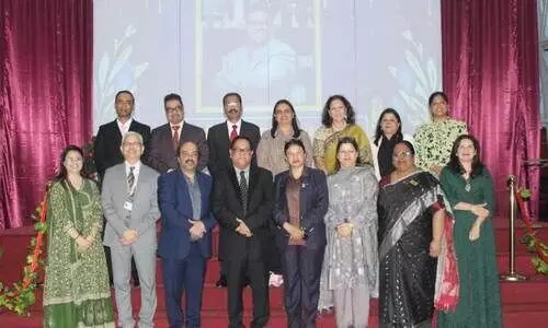 അ​ധ്യാ​പി​ക​ക്ക്​ യാ​ത്ര​യ​യ​പ്പ്​ ന​ൽ​കി