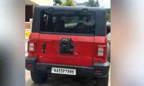 സ്പെ​യ​ർ വീ​ൽ മോ​ഷ്ടി​ച്ച് ഓ​ൺ​ലൈ​ൻ വ്യാ​പാ​രം ന​ട​ത്തു​ന്ന സം​ഘം പെ​രു​കു​ന്നു