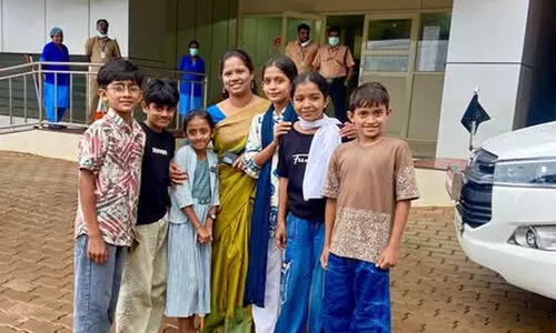 പതിവായി സ്കൂളിൽ പോവുക, നന്നായി പഠിക്കുക, സ്വയം അവധി പ്രഖ്യാപിക്കാൻ കഴിയുന്ന കലക്ടറാവുക; അവധി ചോദിച്ച കുട്ടികളോട് വയനാട് ജില്ലാ കലക്ടർ