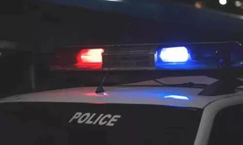 മൊബൈൽ ഫോൺ മോഷ്ടിച്ചെന്ന് ആരോപണം, ആന്ധ്രയിൽ പത്ത് വയസുകാരിക്ക് നേരെ പഴുപ്പിച്ച ഇരുമ്പുകമ്പി കൊണ്ട് മർദനം; അയൽവാസി അറസ്റ്റിൽ