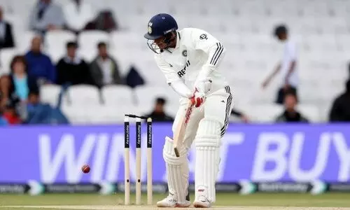 ഗില്ലിനെ കാഴ്സ് വീഴ്ത്തി, അർധ ശതകം പിന്നിട്ട് രാഹുൽ; ലീഡ്സിൽ ലീഡുയർത്താൻ ഇന്ത്യ പൊരുതുന്നു