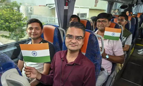 ഇസ്രായേലിൽനിന്ന് ഒഴിപ്പിച്ച ഇന്ത്യക്കാരുടെ ആദ്യ സംഘമെത്തി