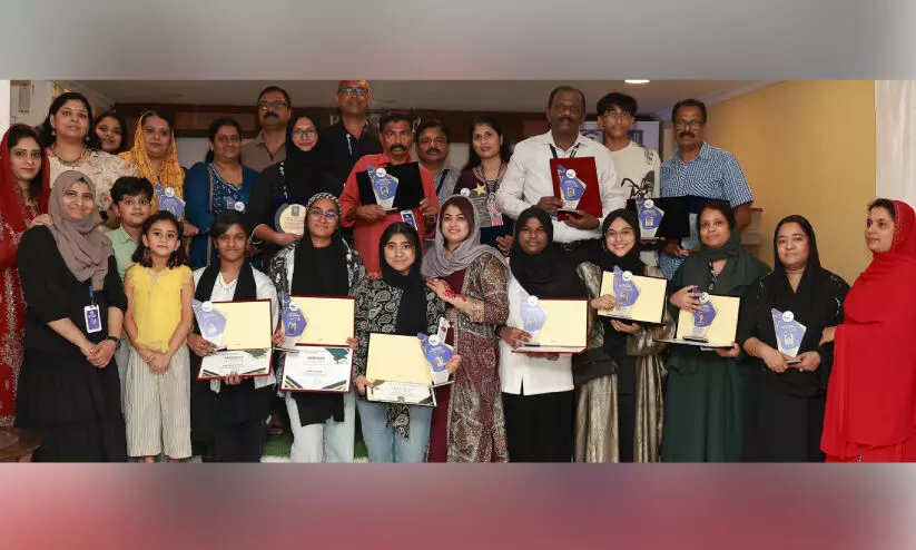 ‘സ​വ’ അ​ക്കാ​ദ​മി​ക് അ​ച്ചീ​വ്മെ​ന്റ്​ അ​വാ​ർ​ഡു​ക​ൾ വി​ത​ര​ണം ചെ​യ്തു