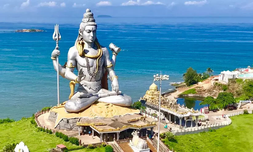 മു​രു​ഡേ​ശ്വ​ർ ക്ഷേ​ത്ര​ത്തി​ൽ ഡ്ര​സ് കോ​ഡ്