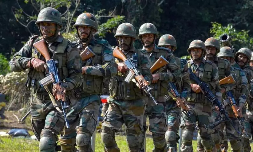 ഭീകരവിരുദ്ധ പോരാട്ടത്തിന് വമ്പൻ നീക്കം; 2,000 കോടിയുടെ ആയുധ സംഭരണ കരാറിന് അംഗീകാരം നൽകി കേന്ദ്രം ഭീകരവിരുദ്ധ പോരാട്ടത്തിന് വമ്പൻ നീക്കം; 2,000 കോടിയുടെ ആയുധ സംഭരണ കരാറിന് അംഗീകാരം നൽകി കേന്ദ്രം