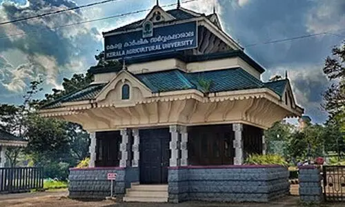 കാർഷിക സർവകലാശാല; സമരപ്പന്തൽ ഭീഷണി​പ്പെടുത്തി നീക്കി, പാർക്കിങ്ങിൽ സമരം തുടർന്ന്​ പെൻഷൻകാർ