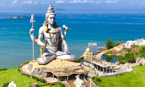 മു​രു​ഡേ​ശ്വ​ർ ക്ഷേ​ത്ര​ത്തി​ൽ ഡ്ര​സ് കോ​ഡ്