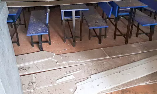 കടുക്കാംകുന്നം എൽ.പി സ്കൂളിന്റെ സീലിങ് പൊട്ടിവീണു