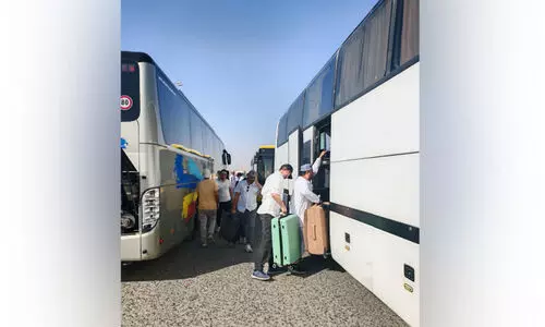 കു​വൈ​ത്ത് വ​ഴി ഒ​മാ​ൻ പൗ​ര​ന്മാ​രു​ടെ മ​ട​ക്കം