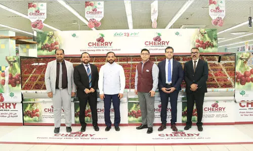 ക​ശ്മീ​ർ താ​ഴ്‌​വ​ര​യി​ലെ ചെ​റി​ക​ൾ കു​വൈ​ത്ത് ലു​ലു​വി​ലും