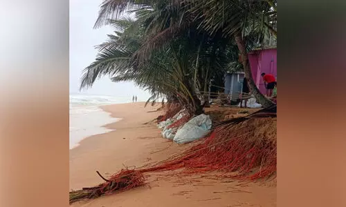 തുമ്പയിലും പള്ളിത്തുറയിലും കടൽക്ഷോഭം