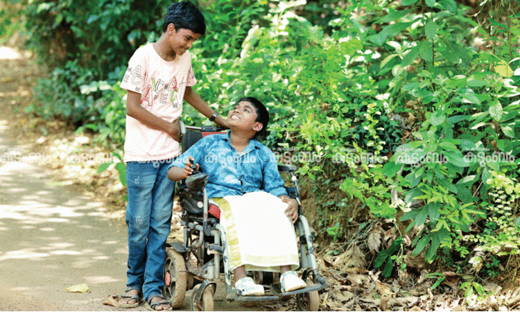 ‘മസ്കുലാർ ഡിസ്ട്രോഫിയോട് പൊരുതുന്ന സൂര്യദേവിന്‍റെ നിഴലായി കൂടെയുണ്ട് മുഹമ്മദ് സുൽത്താൻ’ -അറിയാം, വേർതിരിവുകൾക്ക് സൗഹൃദംകൊണ്ട് മറുപടി പറയുന്ന കുട്ടികളുടെ ജീവിതം