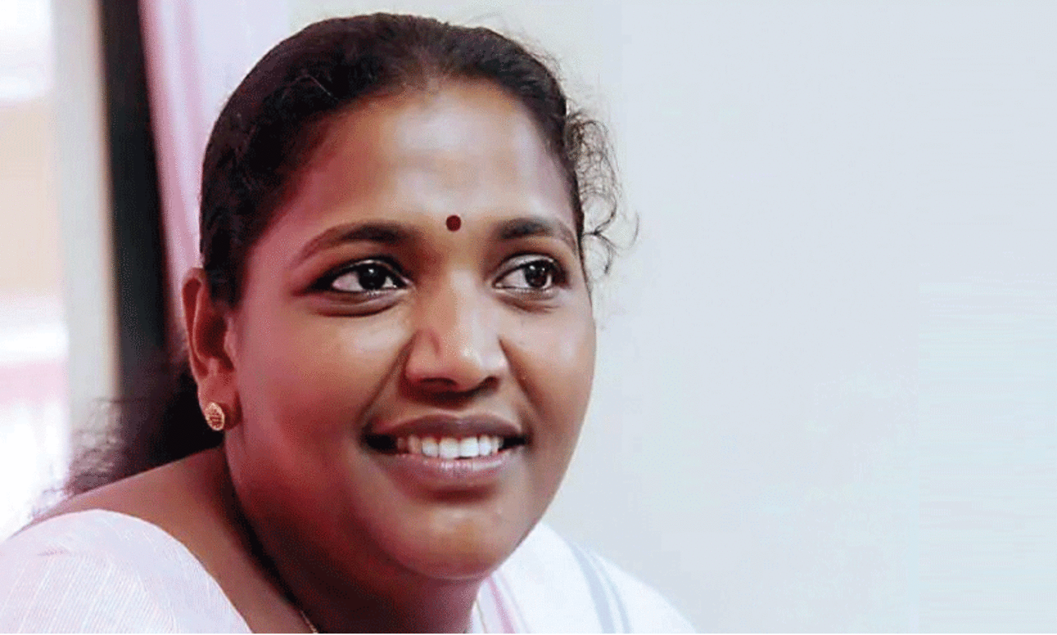 ‘അടിയന്തരാവസ്ഥക്കാലത്ത് ഇന്ദിരഗാന്ധിയുടെ കോലം കത്തിച്ചതുമായി ബന്ധപ്പെട്ട് പപ്പയെ ജയിലിലടച്ചു. അടിയുറച്ച കമ്യൂണിസ്റ്റുകാരനായിരുന്നു പപ്പ’ -പിതാവിനെക്കുറിച്ചുള്ള ഓർമകൾ പങ്കുവെച്ച് ഇ.എസ്. ബിജി​മോൾ