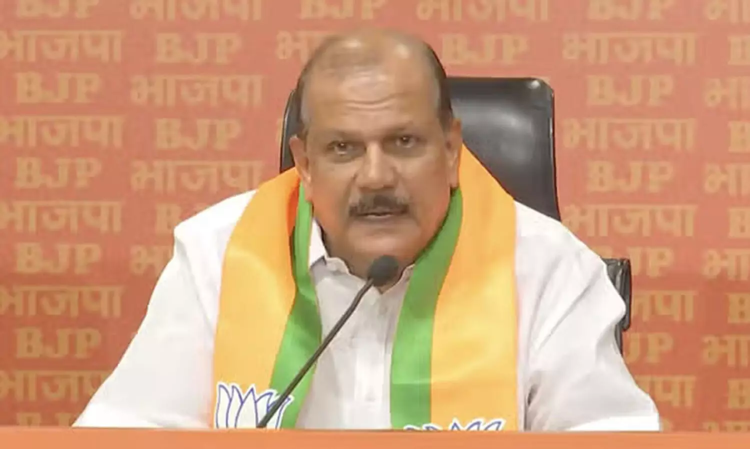 രാജ്യത്തെ നശിപ്പിച്ചത് നെഹ്റു എന്ന മുസൽമാൻ, അങ്ങേരുടെ വാപ്പ മുസ്‍ലിം, പെരക്കകത്ത് അഞ്ചു നേരം നമസ്കരിച്ചിരുന്നു -വിദ്വേഷ പ്രസംഗവുമായി പി.സി ജോർജ്​; കേസെടുക്കാൻ പിണറായിയെ വെല്ലുവിളിച്ചു