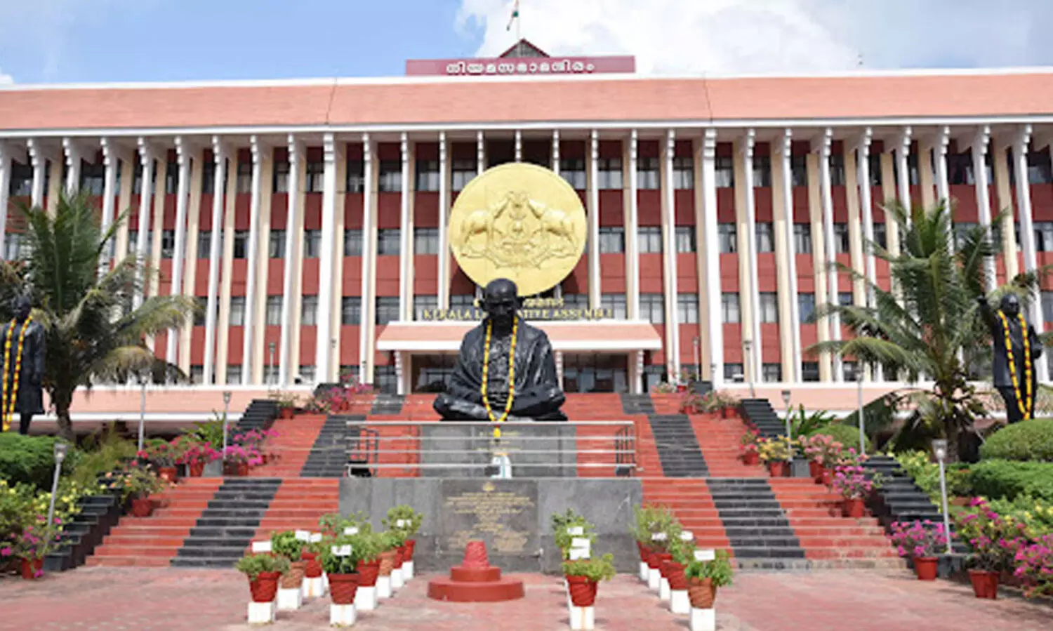 നിയമസഭ ഡൈനിങ് ഹാൾ നവീകരിക്കാൻ ചിലവ് 7.40 കോടി; മന്ത്രിസഭ ഭരണാനുമതി നൽകി