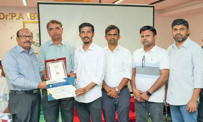 ദു​ബൈ​ കെ.​എം.​സി.​സി മ​ണ്ഡ​ലം ക​മ്മി​റ്റി​ക​ളി​ൽ ഒ​ന്നാ​മ​താ​യി വേ​ങ്ങ​ര