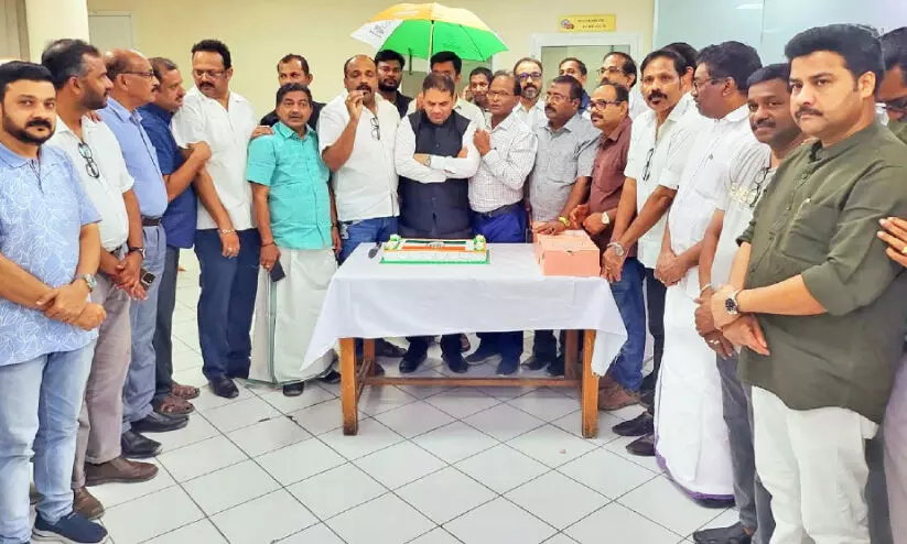 നി​ല​മ്പൂ​ർ വി​ജ​യം ആ​ഘോ​ഷി​ച്ചു