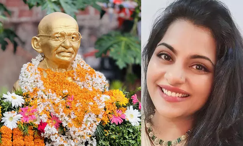 ഇന്ത്യൻ ചരിത്രത്തിൽ ഗാന്ധി പ്രതിമകൾക്ക് നേരെ ഏറ്റവുമധികം ആക്രമണങ്ങൾ നടത്തിയവർ കമ്യൂണിസ്റ്റുകാരാണ്, ഗോഡ്സെയെ ആരാധിക്കുന്നവനും ഗാന്ധിയെ വെറുക്കുന്നവരും തീവ്രവാദികളാണ്