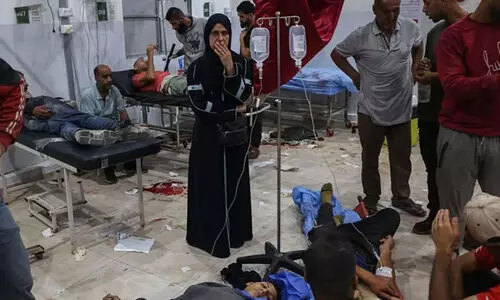 ‘സഹോദരങ്ങൾക്ക് ഭക്ഷണം തേടിയിറങ്ങിയതാണ് എന്റെ മകൻ, അവനിപ്പോൾ തീവ്രപരിചരണ വിഭാഗത്തിലാണ്’; ലോകത്തിന്റെ ശ്രദ്ധ മാറ്റി ഇസ്രായേൽ ഗസ്സയിൽ കൊന്നുതള്ളിയത് 870 ഫലസ്തീനികളെ