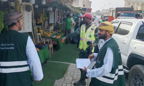 വാ​ഴ​പ്പ​ഴം പ​ഴു​ക്കാ​നു​ള്ള രാ​സ​വ​സ്തു​ക്ക​ൾ പി​ടി​ച്ചെ​ടു​ത്തു; സ​ലാ​ല​യ​ിലെ ഇ​ള​നീ​ർ ക​ട​ക​ളി​ൽ പ​രി​ശോ​ധ​ന