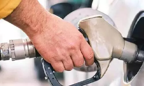 ജൂലൈ ഒന്ന് മുതൽ ഈ വാഹനങ്ങൾക്ക് പമ്പിൽ നിന്ന് ഇന്ധനം ലഭിക്കില്ല; വാഹനങ്ങള്ക്ക് ഇന്ധന നിയന്ത്രണവുമായി ഡൽഹി സർക്കാർ ജൂലൈ ഒന്ന് മുതൽ ഈ വാഹനങ്ങൾക്ക് പമ്പിൽ നിന്ന് ഇന്ധനം ലഭിക്കില്ല; വാഹനങ്ങള്ക്ക് ഇന്ധന നിയന്ത്രണവുമായി ഡൽഹി സർക്കാർ