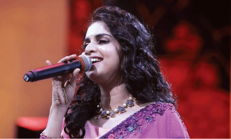 സ്വത്തുക്കൾ വീതം വെച്ചപ്പോൾ തന്‍റെ വിഹിതം സഹോദരിമാർക്ക് മാറ്റിവെക്കുകയാണ് അച്ഛൻ ചെയ്തത് -മൃദുല വാര്യർ