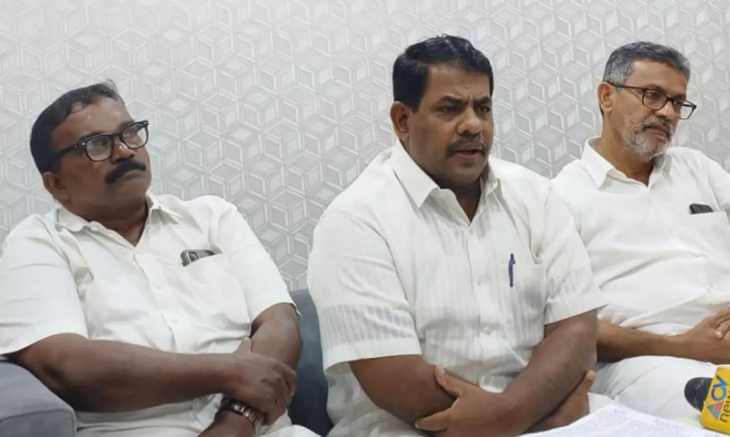 നിലമ്പൂർ ഫലത്തിന് ശേഷവും ഭിന്നിപ്പിൻ്റെ രാഷ്ട്രീയം തുടരാനാണ് സി.പി.എം ശ്രമം -റസാഖ് പാലേരി