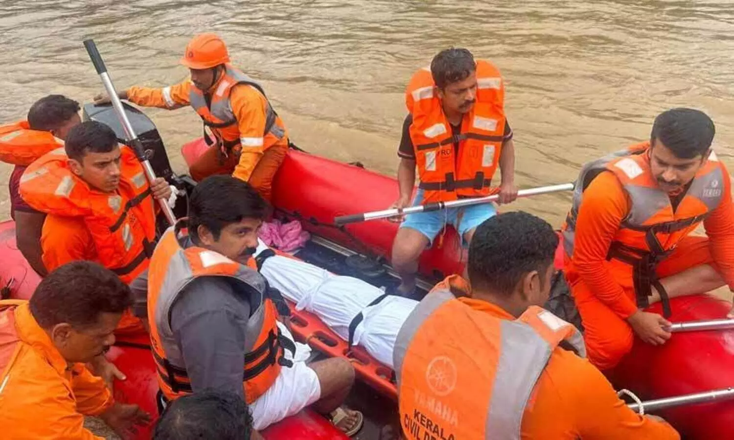 കാട്ടിൽ കുടുങ്ങിയ ആര്യാടൻ ഷൗക്കത്തിനെയും സംഘത്തെയും തിരികെയെത്തിച്ചു; സത്യപ്രതിജ്ഞക്കായി ഇന്ന് തിരുവനന്തപുരത്തേക്ക് മടങ്ങാനിരിക്കെയാണ് മണിക്കൂറുകളോളം കാട്ടിൽ കുടുങ്ങിയത്