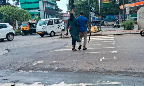 സീബ്രലൈൻ മാഞ്ഞു, അപകടം അരികെ