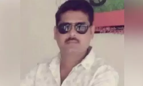 ക​രാ​റു​കാ​ര​നെ കൊ​ന്ന കേ​സ് പ്ര​തി​യു​ടെ വീ​ട് പെ​ട്രോ​ൾ ഒ​ഴി​ച്ച് ക​ത്തി​ച്ചു