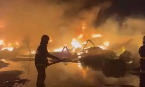 സു​ഹാ​ർ വ്യാ​വ​സാ​യി​ക മേ​ഖ​ല​യി​ൽ വ​ൻ തീപ്പി​ടി​ത്തം