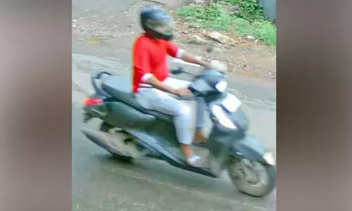 അം​ഗ​ൻ​വാ​ടി ജീ​വ​ന​ക്കാ​രി​യു​ടെ മാ​ല ക​വ​ർ​ന്നു