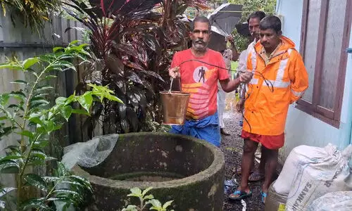 ഉപയോഗിച്ചു ​കൊണ്ടിരുന്ന കിണറിൽനിന്ന് പൊടുന്നനെ രൂക്ഷഗന്ധം: ‘വിഷവാതകത്തിന് സമാനമായ മണം; കാറ്റടിക്കുമ്പോൾ ദുർഗന്ധം മൂലം വീട്ടിൽ കഴിയാൻ പോലും വയ്യ’