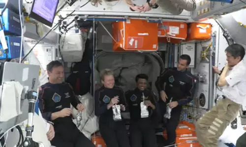 വല്ലാത്ത അനുഭവമാണ്; എല്ലാം ഒരു കുഞ്ഞിനെപ്പോലെ മനസ്സിലാക്കുന്നു -ശുഭാംഷു ശുക്ല