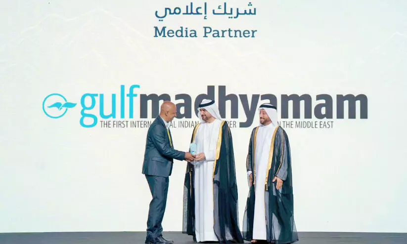 ഷാ​ർ​ജ എ​ക്സ​ല​ൻ​സ്​ അ​വാ​ർ​ഡ്​   വേ​ദി​യി​ൽ ‘ഗ​ൾ​ഫ്​ മാ​ധ്യ​മ’​ത്തി​ന്​ ആ​ദ​രം