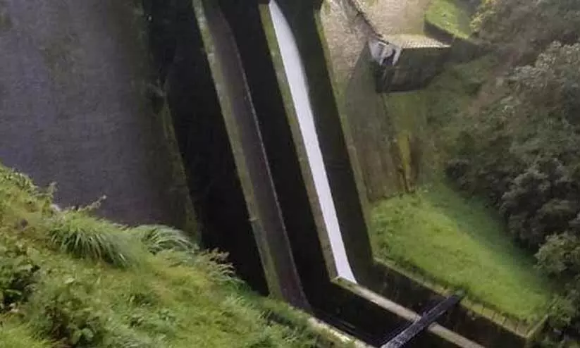 കക്കയം ഡാമിന്റെ രണ്ട് ഷട്ടറുകൾ തുറന്നു; ജാഗ്രത