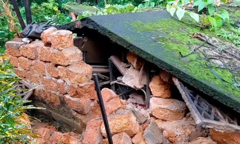 കോതമംഗലം വെറ്റിലപ്പാറയിൽ വീട് തകർന്ന് രണ്ടുപേർക്ക് പരിക്ക് കോതമംഗലം വെറ്റിലപ്പാറയിൽ വീട് തകർന്ന് രണ്ടുപേർക്ക് പരിക്ക്