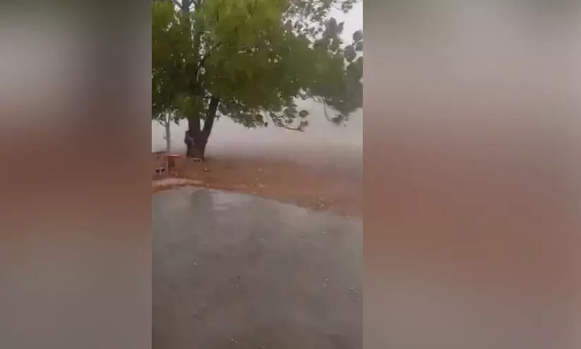 മു​ദൈ​ബി​യി​ൽ​ ശ​ക്ത​മാ​യ കാ​റ്റ് വീ​ശി