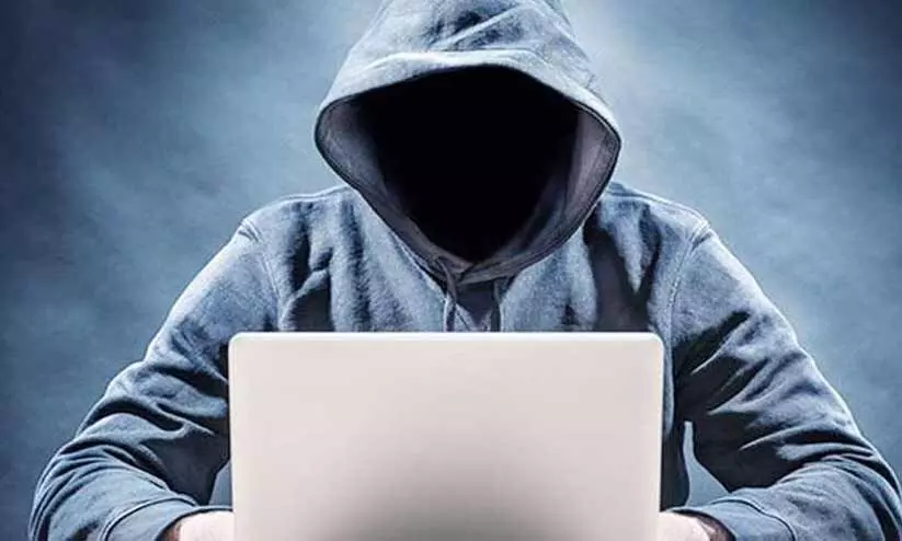 ‘കോടികൾ നൽകാൻ തയാറാണ്, ദയവായി ഞങ്ങളെ ഒന്ന് പറ്റിക്കൂ’ ‘കോടികൾ നൽകാൻ തയാറാണ്, ദയവായി ഞങ്ങളെ ഒന്ന് പറ്റിക്കൂ’