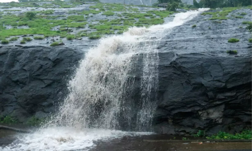 തോരാമ​ഴ: ഡാ​മു​ക​ൾ തു​റ​ന്നു; പു​ഴ​ക​ൾ നി​റ​ഞ്ഞൊ​ഴു​കു​ന്നു