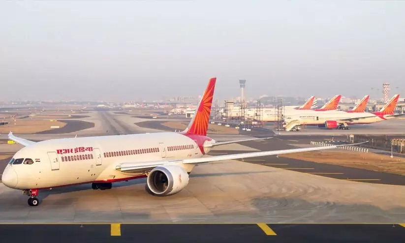 ചിറകിൽ വൈക്കോൽ കുടുങ്ങി; ബാങ്കോക്കിലേക്കുള്ള എയർ ഇന്ത്യ വിമാനം മുംബൈ വിമാനത്താവളത്തിൽ തടഞ്ഞിട്ടു