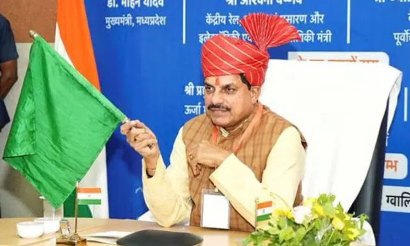 ഡീസലിൽ വെള്ളം കലർന്നു; മധ്യപ്രദേശ് മുഖ്യമന്ത്രിയുടെ 19 വാഹനങ്ങൾ വഴിയിൽ കുടുങ്ങി ഡീസലിൽ വെള്ളം കലർന്നു; മധ്യപ്രദേശ് മുഖ്യമന്ത്രിയുടെ 19 വാഹനങ്ങൾ വഴിയിൽ കുടുങ്ങി