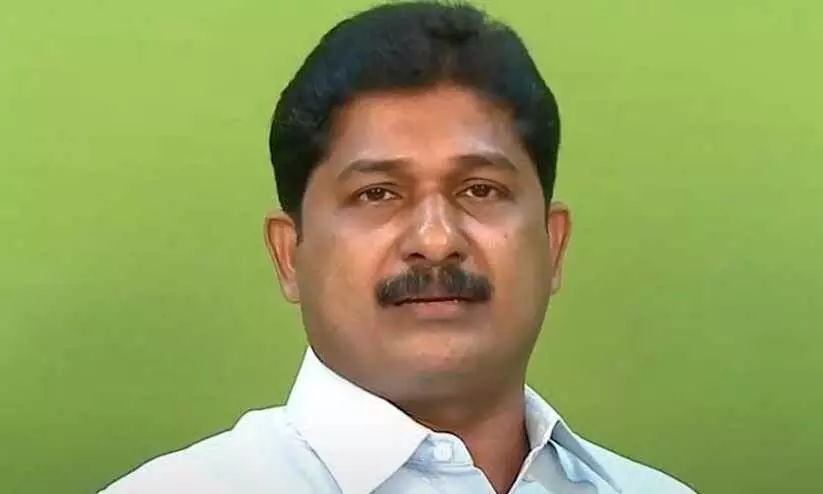 പ്രഖ്യാപിച്ച 16 പുരസ്കാരങ്ങളിൽ 11 എണ്ണവും എഴുത്തുകാർ നേരിട്ട് അയച്ചതല്ല; എം. സ്വരാജ് പുരസ്കാര വിവാദത്തിൽ കേരള സാഹിത്യ അക്കാദമി പ്രഖ്യാപിച്ച 16 പുരസ്കാരങ്ങളിൽ 11 എണ്ണവും എഴുത്തുകാർ നേരിട്ട് അയച്ചതല്ല; എം. സ്വരാജ് പുരസ്കാര വിവാദത്തിൽ കേരള സാഹിത്യ അക്കാദമി