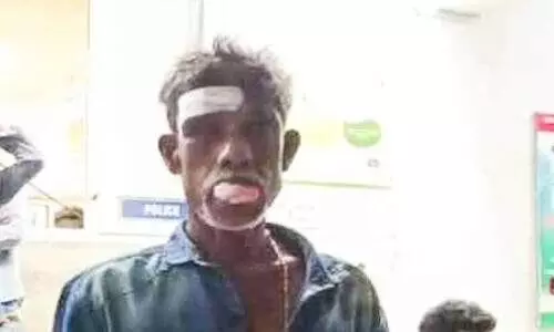 അക്രമി സംഘം വീടുകയറി മർദ്ദിച്ചു; രണ്ടുപേർക്ക് പരിക്ക് അക്രമി സംഘം വീടുകയറി മർദ്ദിച്ചു; രണ്ടുപേർക്ക് പരിക്ക്