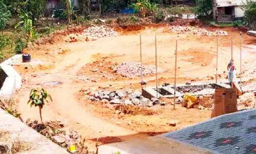 കണ്ടില്ലെന്ന് നടിച്ച് അധികൃതർ; തിരുവാഭരണപാതയും പൊതുതോടും നികത്തി