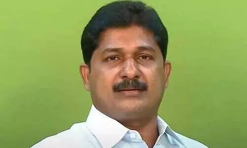 പ്രഖ്യാപിച്ച 16 പുരസ്കാരങ്ങളിൽ 11 എണ്ണവും എഴുത്തുകാർ നേരിട്ട് അയച്ചതല്ല; എം. സ്വരാജ് പുരസ്കാര വിവാദത്തിൽ കേരള സാഹിത്യ അക്കാദമി